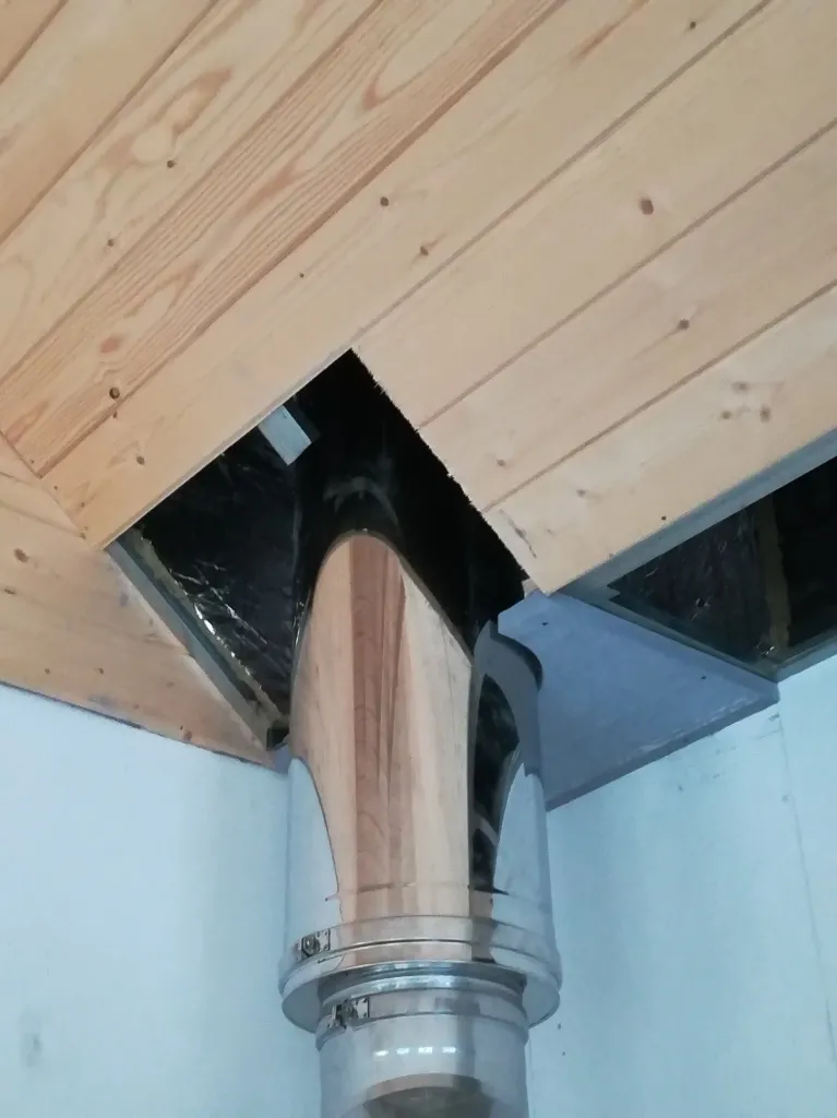 Фото Вывод трубы дымохода